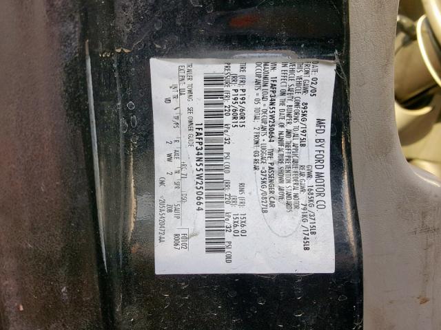 1FAFP34N55W250664 - 2005 FORD FOCUS ZX4 BLACK photo 10