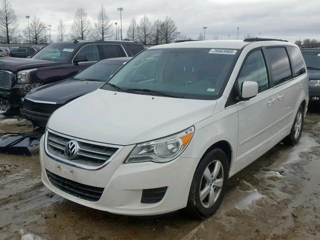 2V4RW3DG1BR691410 - 2011 VOLKSWAGEN ROUTAN SE WHITE photo 2