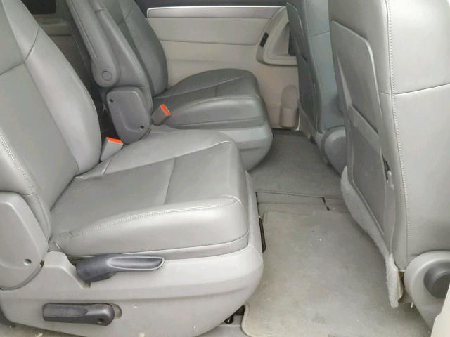 2V4RW3DG1BR691410 - 2011 VOLKSWAGEN ROUTAN SE WHITE photo 6