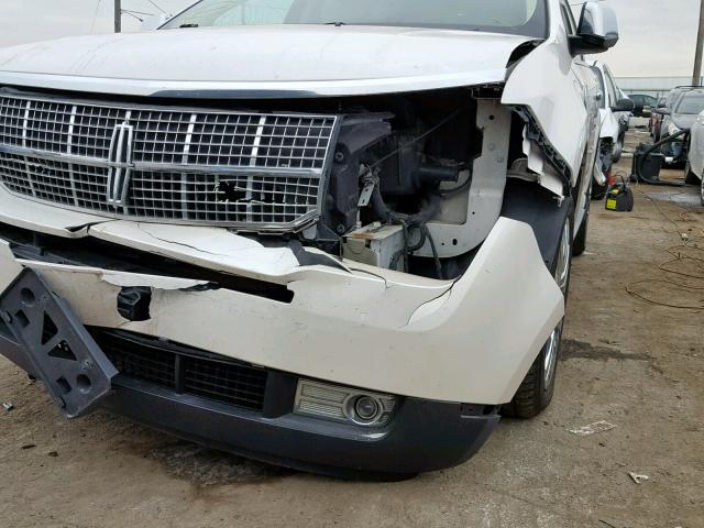 2LMDU88C29BJ00034 - 2009 LINCOLN MKX WHITE photo 9