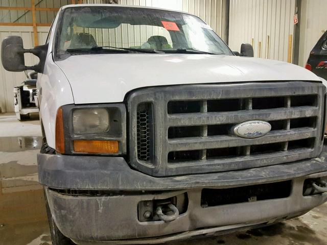 1FTWF305X7EA12692 - 2007 FORD F350 SRW S WHITE photo 9