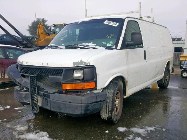 1GCFG15X841105600 - 2004 CHEVROLET EXPRESS G1 WHITE photo 2