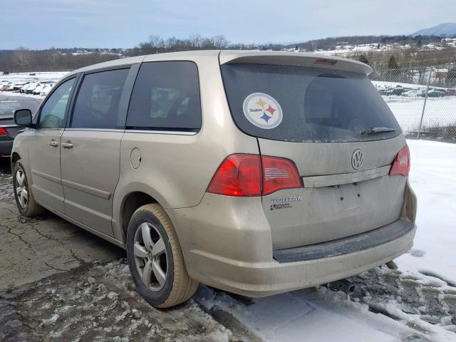 2V8HW34199R546535 - 2009 VOLKSWAGEN ROUTAN SE TAN photo 3