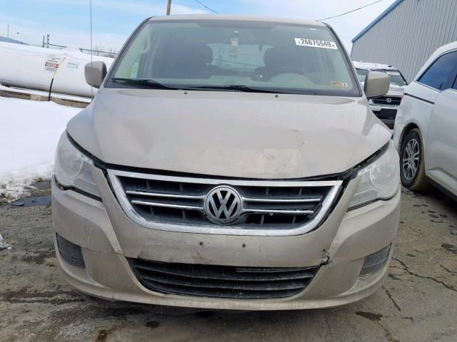 2V8HW34199R546535 - 2009 VOLKSWAGEN ROUTAN SE TAN photo 9