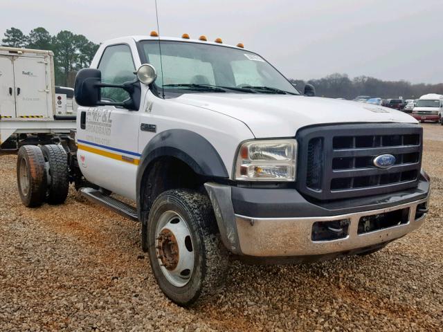 1FDAF57P27EA24196 - 2007 FORD F550 SUPER WHITE photo 1