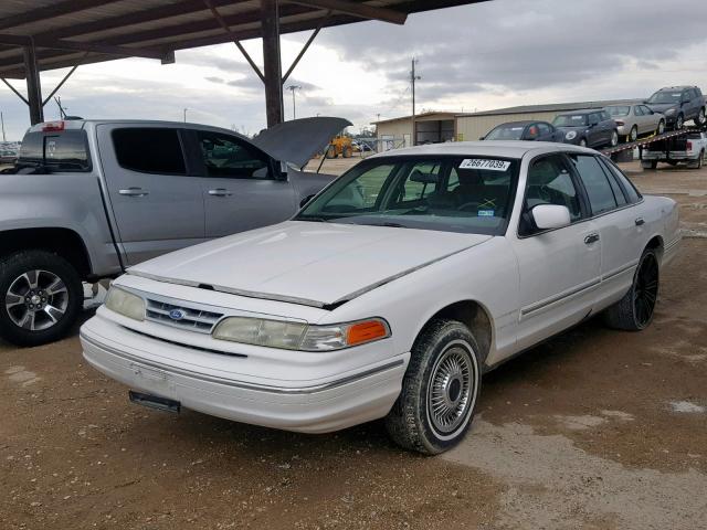 2FALP73W6VX107361 - 1997 FORD CROWN VICT WHITE photo 2