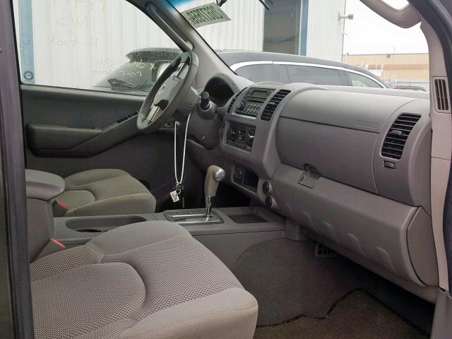 1N6AD07WX6C443487 - 2006 NISSAN FRONTIER C GRAY photo 5