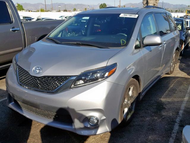 5TDXZ3DC0HS866185 - 2017 TOYOTA SIENNA SE SILVER photo 2