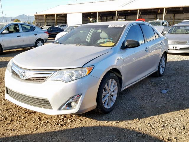 4T1BD1FK3DU077788 - 2013 TOYOTA CAMRY HYBR SILVER photo 2