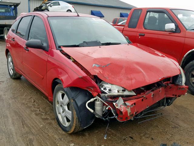3FAFP37N55R102075 - 2005 FORD FOCUS ZX5 RED photo 1
