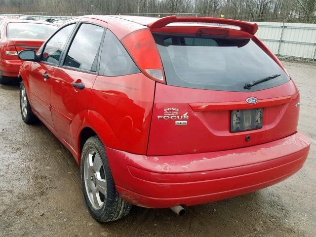 3FAFP37N55R102075 - 2005 FORD FOCUS ZX5 RED photo 3