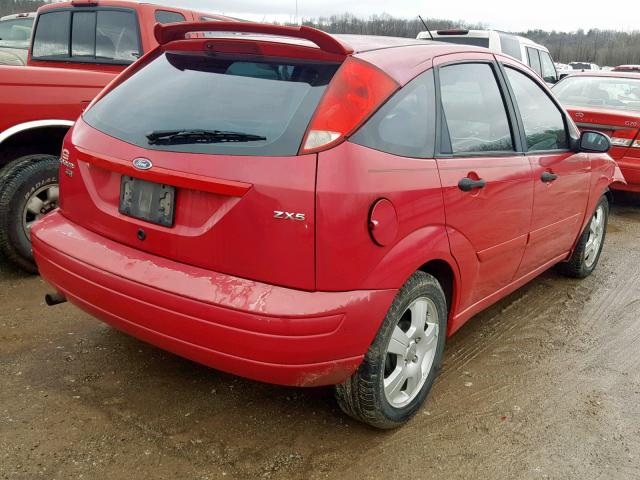3FAFP37N55R102075 - 2005 FORD FOCUS ZX5 RED photo 4