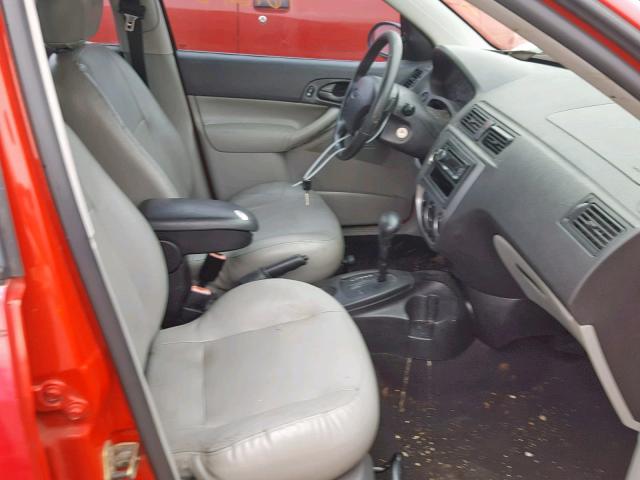 3FAFP37N55R102075 - 2005 FORD FOCUS ZX5 RED photo 5