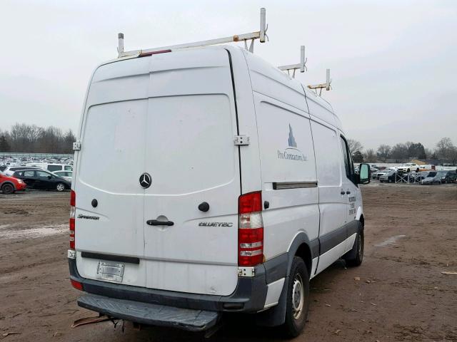 WD3PE7CD3B5595353 - 2011 MERCEDES-BENZ SPRINTER 2 WHITE photo 4