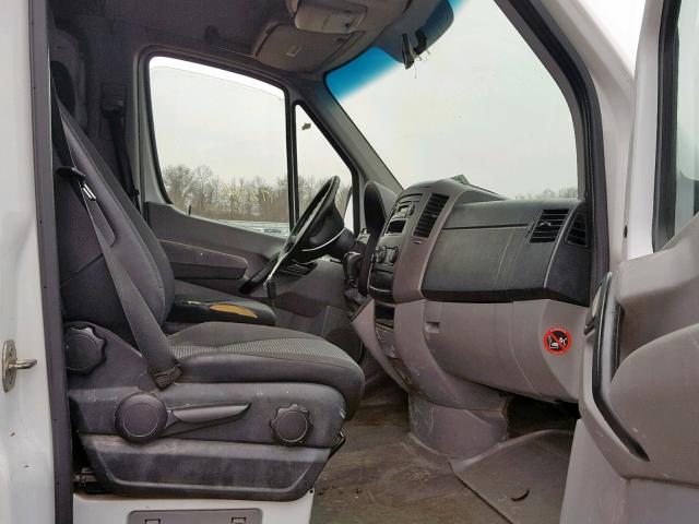 WD3PE7CD3B5595353 - 2011 MERCEDES-BENZ SPRINTER 2 WHITE photo 5