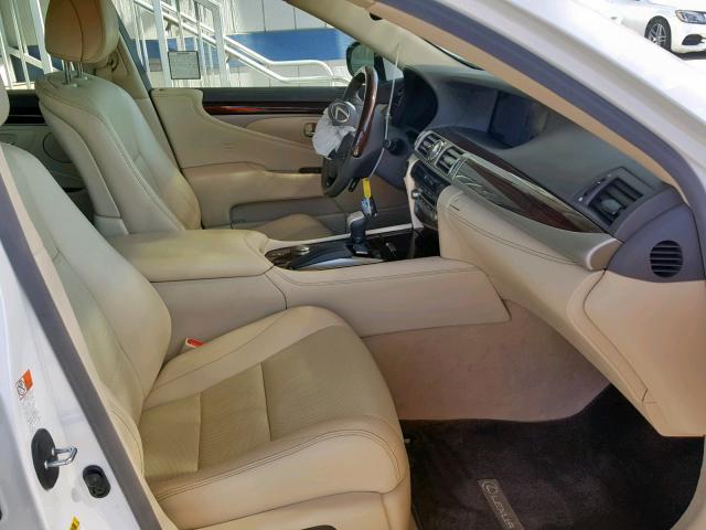 JTHBL5EF6F5137559 - 2015 LEXUS LS 460 WHITE photo 5