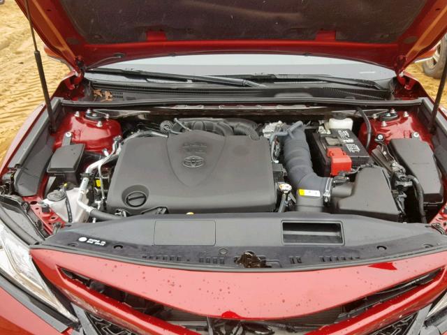 4T1BZ1HK2JU502685 - 2018 TOYOTA CAMRY XSE RED photo 7