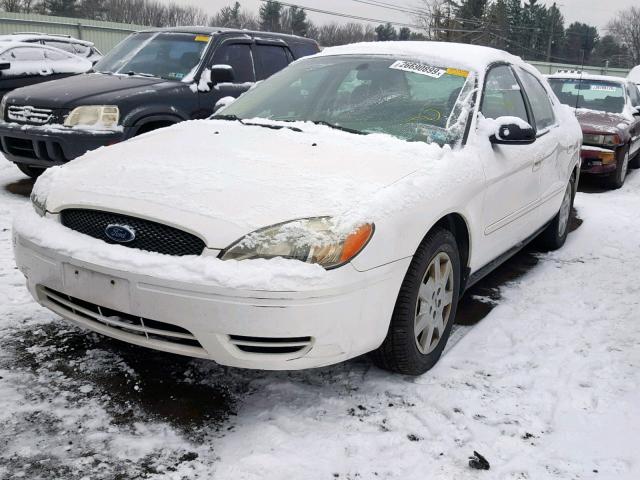 1FAFP53U57A111655 - 2007 FORD TAURUS SE WHITE photo 2