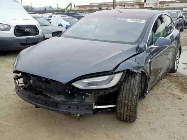 5YJXCDE20JF104725 - 2018 TESLA MODEL X GRAY photo 2