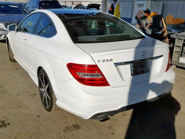 WDDGJ4HB8FG351852 - 2015 MERCEDES-BENZ C 250 WHITE photo 3