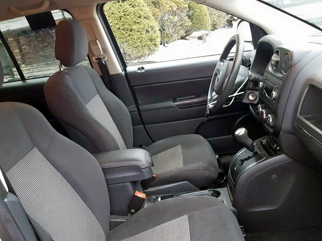 1J4NF1FB3BD240359 - 2011 JEEP COMPASS SP ნაცრისფერი ფოტო 5