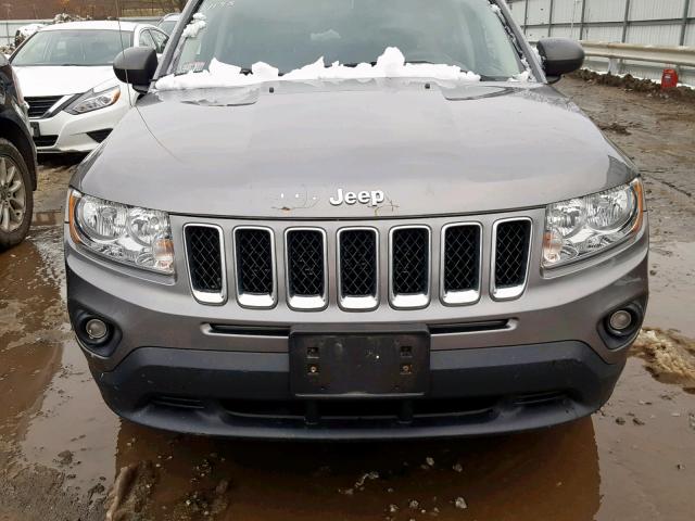 1J4NF1FB3BD240359 - 2011 JEEP COMPASS SP ნაცრისფერი ფოტო 9