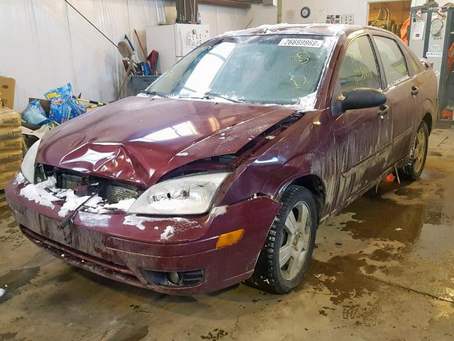 1FAHP34N26W145221 - 2006 FORD FOCUS ZX4 RED photo 2