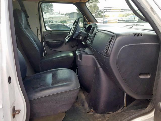 2B7JB21Y82K130284 - 2002 DODGE RAM VAN B2 WHITE photo 5