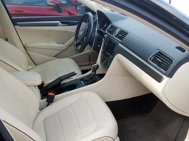 1VWDT7A34HC027882 - 2017 VOLKSWAGEN PASSAT R-L BLACK photo 5