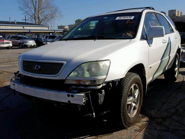 JTJGF10U620139670 - 2002 LEXUS RX 300 WHITE photo 2