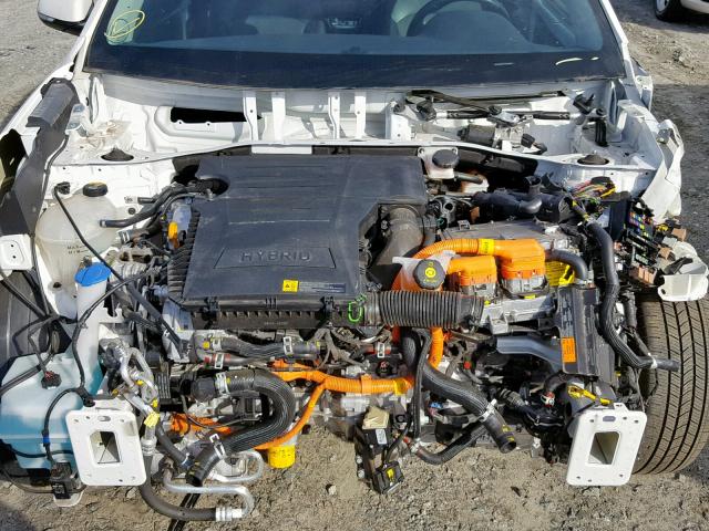 KNDCC3LC7H5038674 - 2017 KIA NIRO EX WHITE photo 7