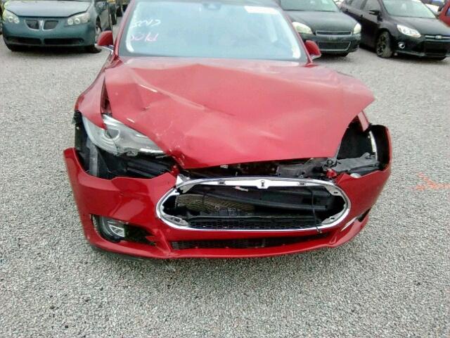 5YJSA1H15EFP55792 - 2014 TESLA MODEL S RED photo 9