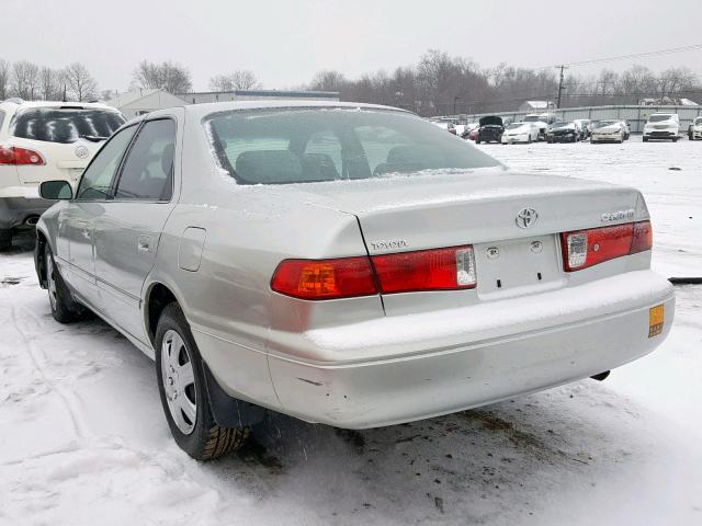 JT2BG22K1Y0447102 - 2000 TOYOTA CAMRY CE SILVER photo 3