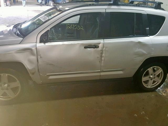 1J8FF47W98D525632 - 2008 JEEP COMPASS SP 银色 照片 9