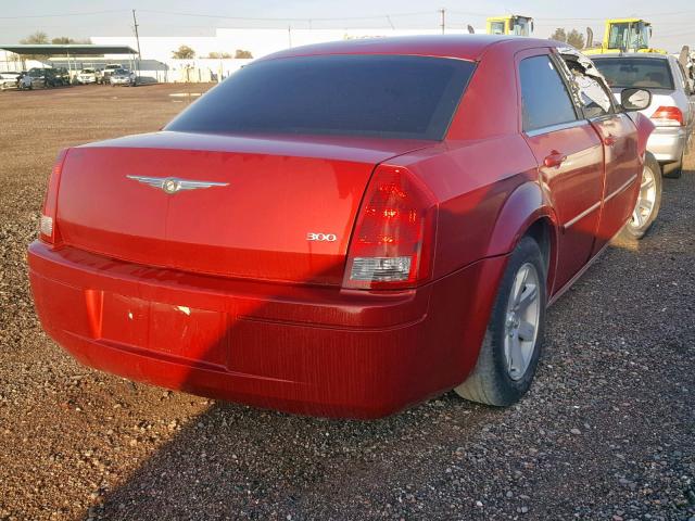 2C3LA43R67H648769 - 2007 CHRYSLER 300 RED photo 4