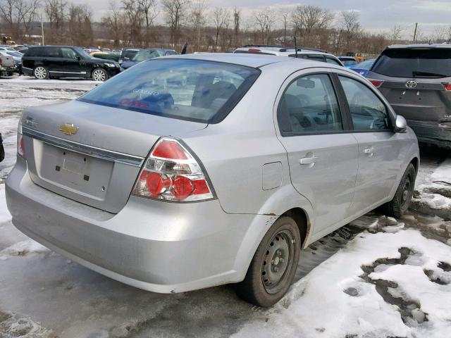 KL1TD56E09B328822 - 2009 CHEVROLET AVEO LS SILVER photo 4