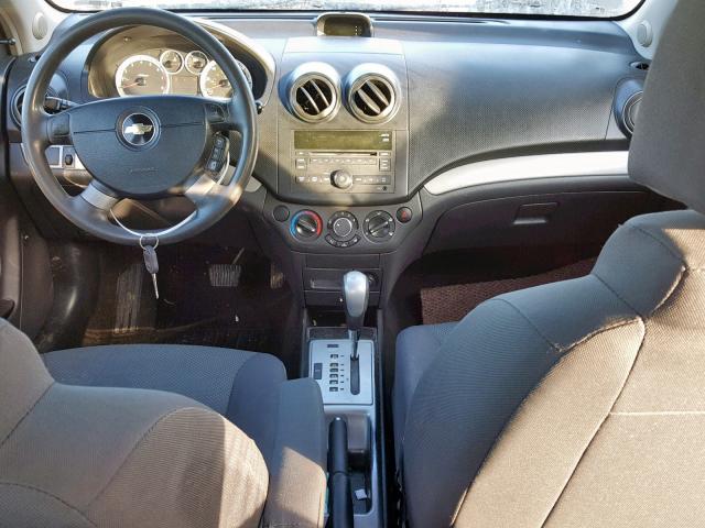 KL1TD56E49B625060 - 2009 CHEVROLET AVEO LS GRAY photo 9