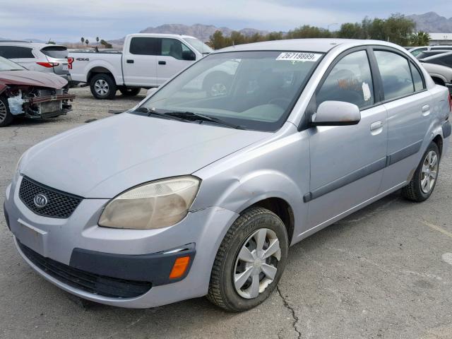 KNADE123566063937 - 2006 KIA RIO SILVER photo 2