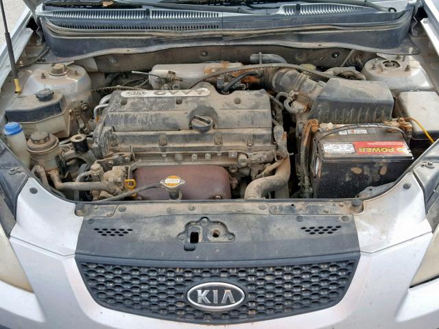 KNADE123566063937 - 2006 KIA RIO SILVER photo 7