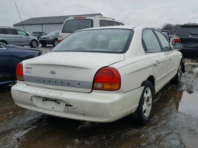 KMHWF25S11A496612 - 2001 HYUNDAI SONATA GL WHITE photo 4