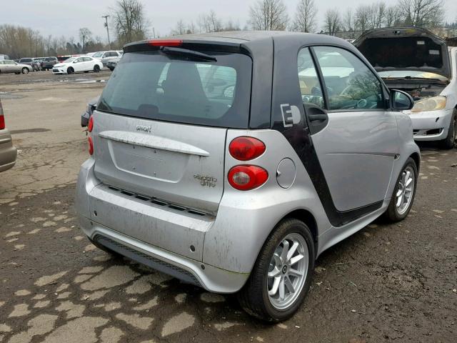 WMEEJ9AA5FK823424 - 2015 SMART FORTWO ELE SILVER photo 4