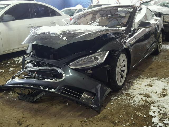 5YJSA1E27GF133677 - 2016 TESLA MODEL S Մոխրագույն լուսանկար 2