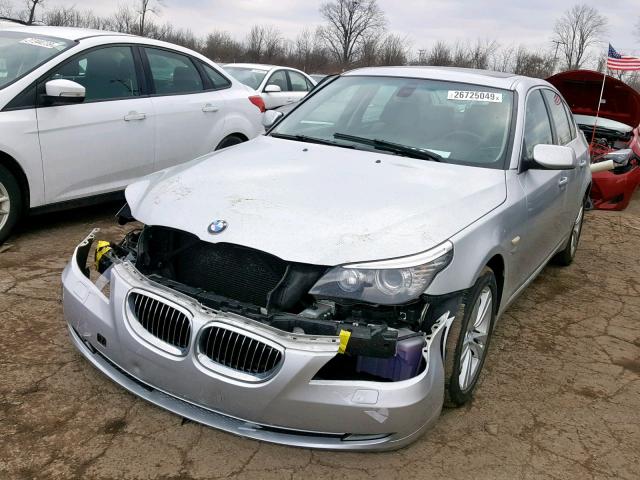 WBANV1C58AC156997 - 2010 BMW 528 XI SILVER photo 2