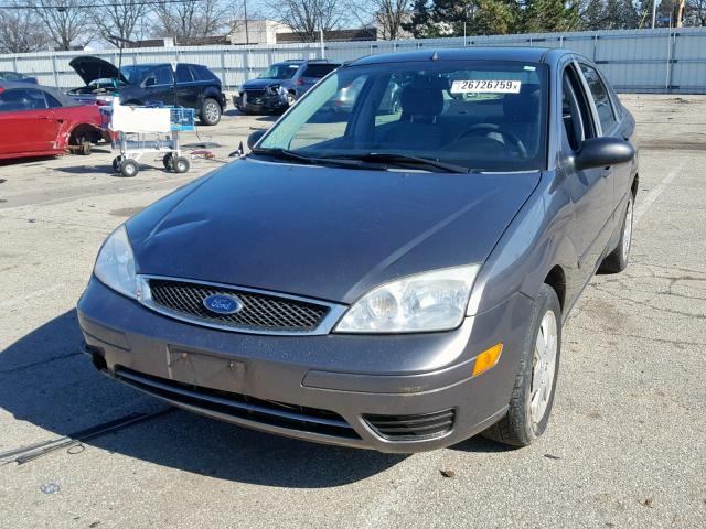 1FAFP34N97W264649 - 2007 FORD FOCUS ZX4 GRAY photo 2