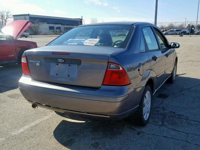 1FAFP34N97W264649 - 2007 FORD FOCUS ZX4 GRAY photo 4