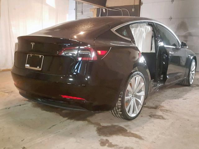 5YJ3E1EBXJF171095 - 2018 TESLA MODEL 3 BLACK photo 4