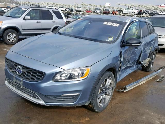 YV440MWK2H1037183 - 2017 VOLVO V60 CROSS BLUE photo 2