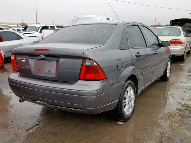 1FAHP34N27W361006 - 2007 FORD FOCUS ZX4 GRAY photo 4