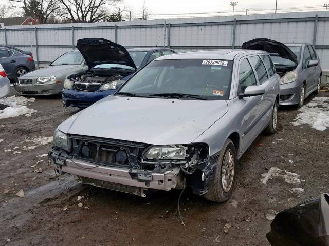 YV1SW61T741430492 - 2004 VOLVO V70 SILVER photo 2