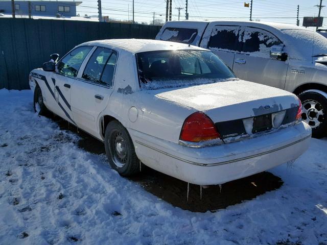 2FAFP71W9WX138220 - 1998 FORD CROWN VICT WHITE photo 3